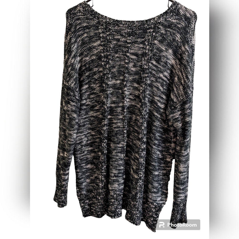 Knox Rose Black and White sweater